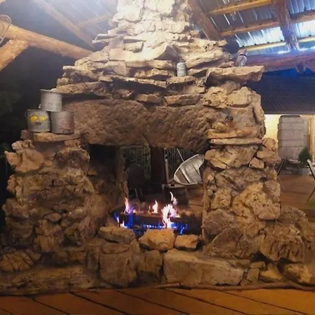 Stonegate Lodge Bed, Wifi, 50In Roku Tv, Salt Water Pool Room #109 Eureka Springs Exterior photo