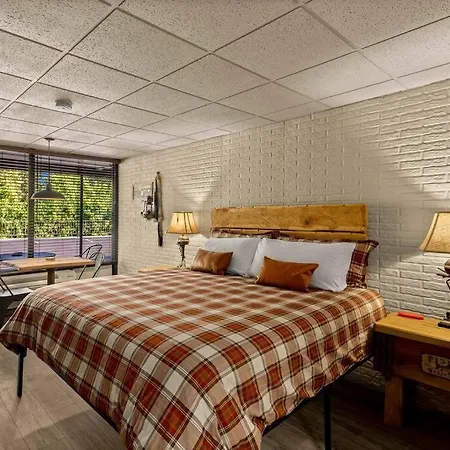 Stonegate Lodge Bed, Wifi, 50In Roku Tv, Salt Water Pool Room #109 Eureka Springs Exterior photo