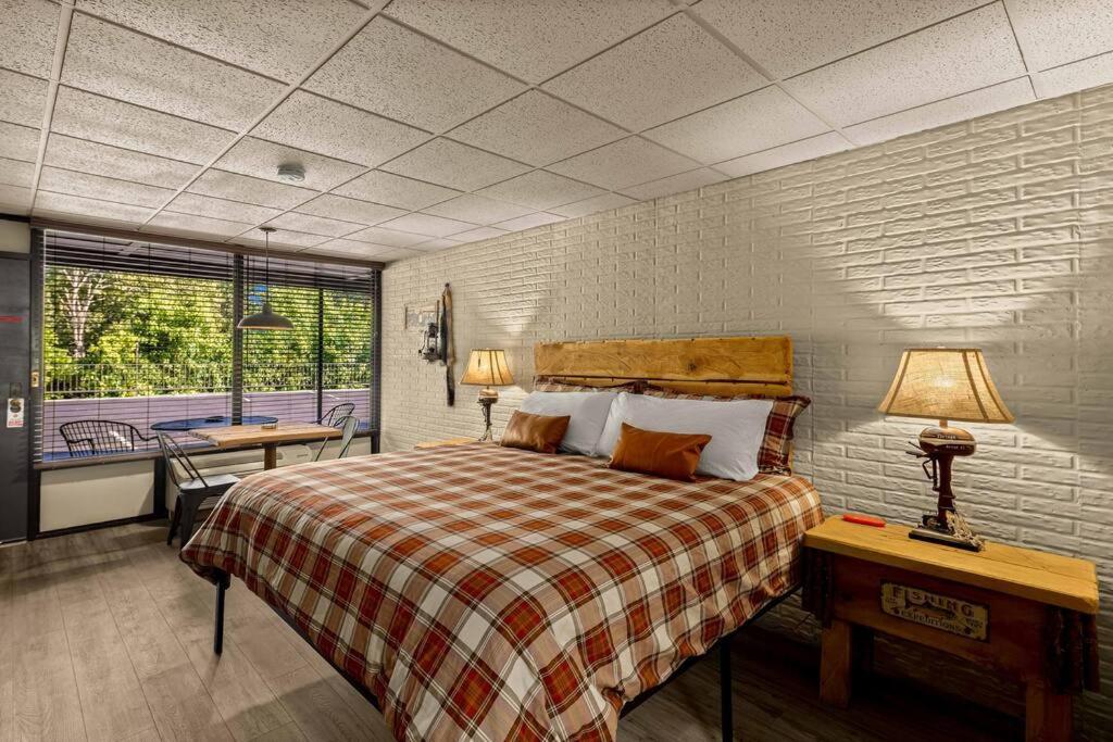 Apartment Stonegate Bed, Wifi, 50in Roku Tv, Salt Water Pool #109