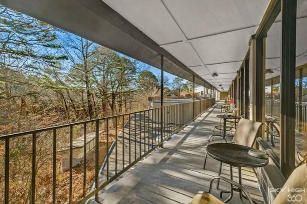 Apartment Stonegate Bed, Wifi, 50in Roku Tv, Salt Water Pool #109 Eureka Springs