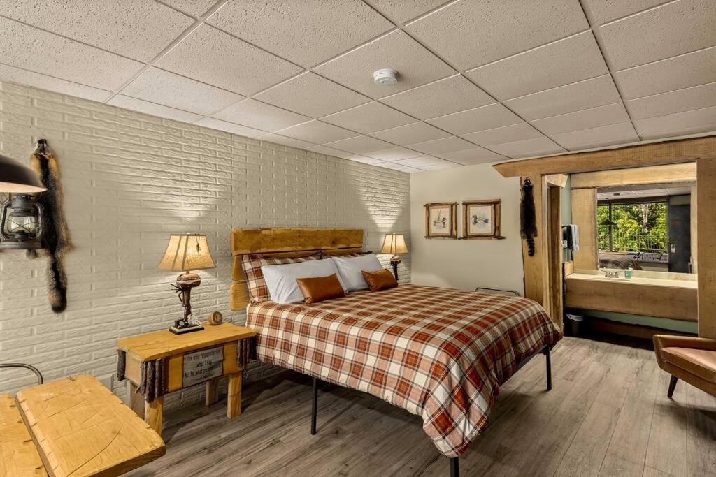 Stonegate Bed, Wifi, 50in Roku Tv, Salt Water Pool #109 *
